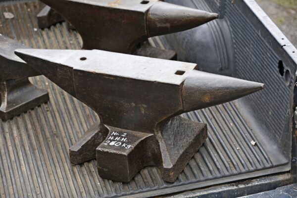 572 lb North German Double Horn Anvil