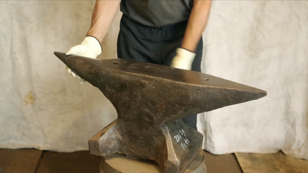 422 lb South German Double Horn Anvil
